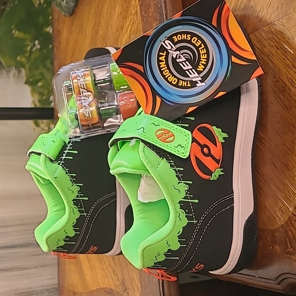 New with tags! Heelys Boys 5 dual up X2 wheel skate shoes black neon green